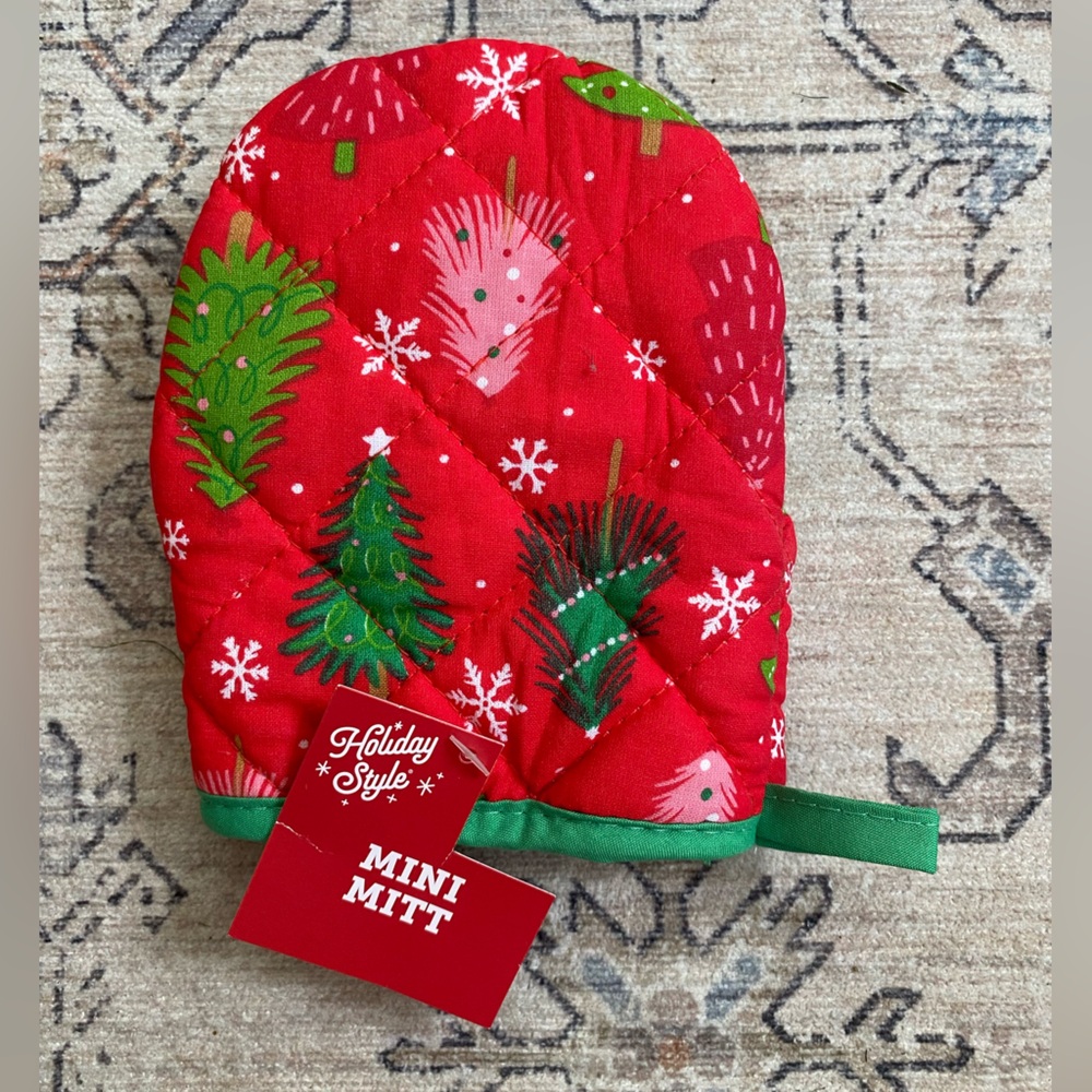 NEW Festive Mini Christmas Oven Mitt - Red and Green